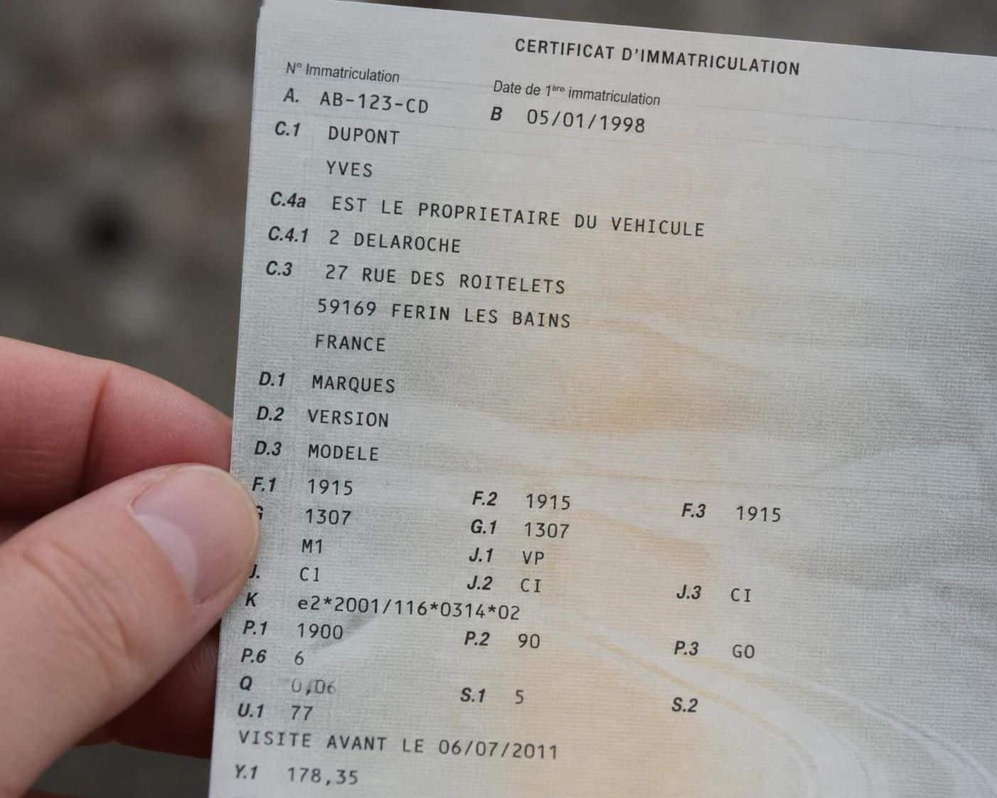 la signification des codes du champ i de la carte grise et comprenez facilement les informations essentielles sur votre véhicule.