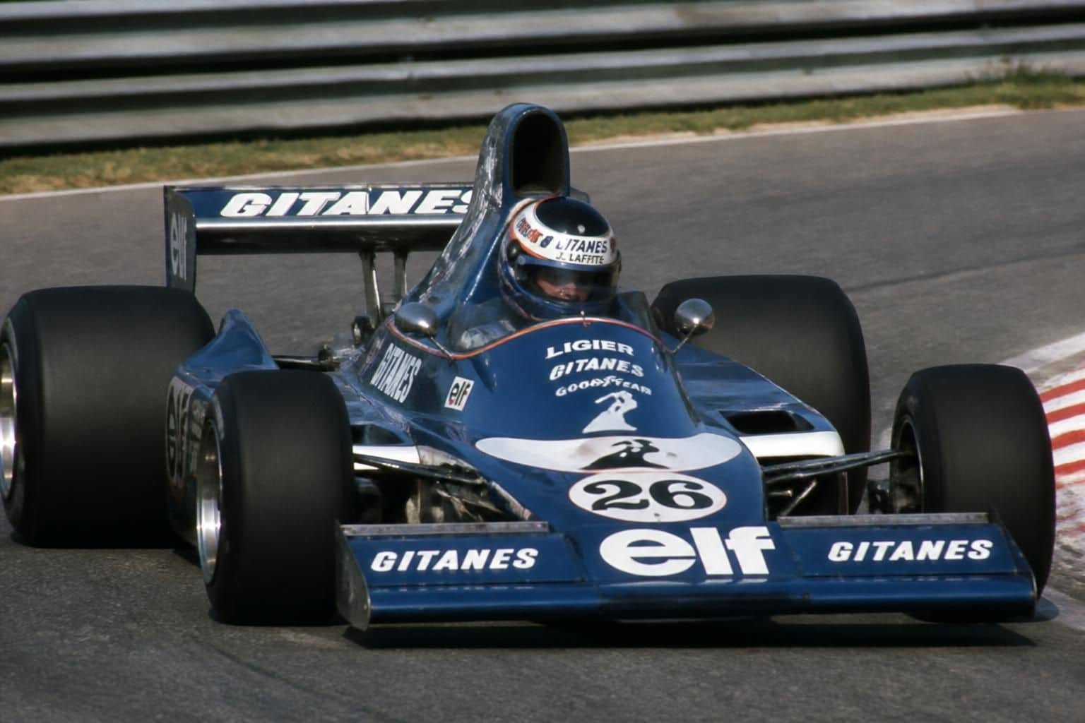 la carrière exceptionnelle de jacques laffite, son palmarès en formule 1 et son rôle dans l'émission stars et voitures.