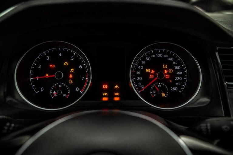 découvrez la signification des voyants du tableau de bord de votre volkswagen golf 7 pour assurer sécurité et maintenance optimales.