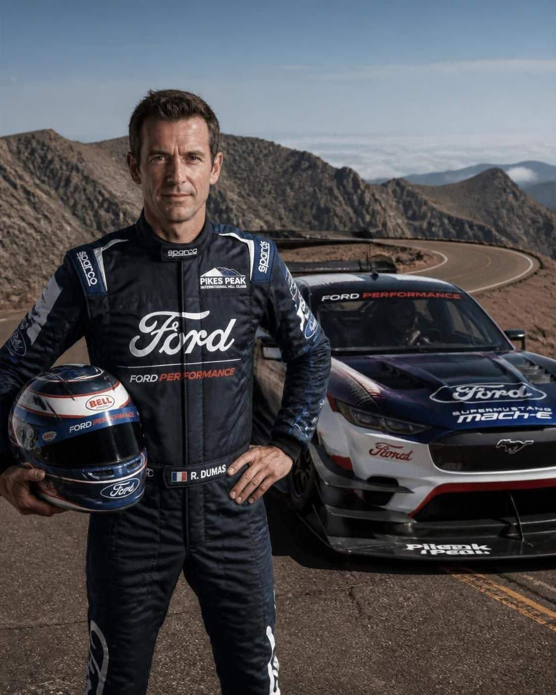romain dumas, pilote d'endurance renommé et détenteur du record de la célèbre course de pikes peak, alliant vitesse, précision et passion.