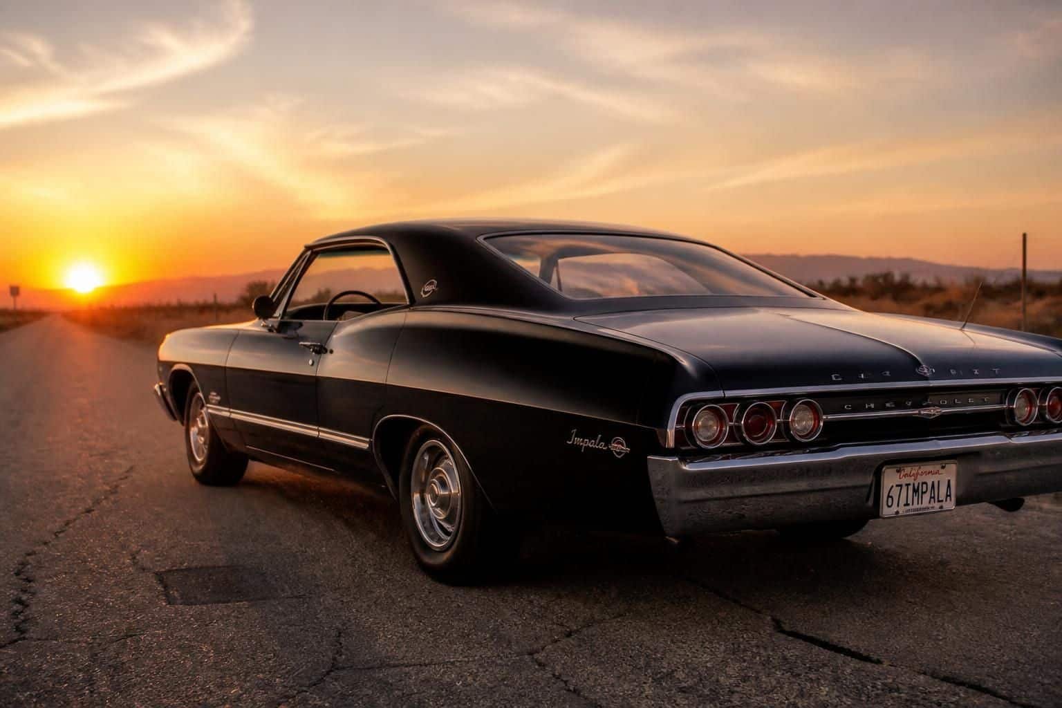 la chevrolet impala 1967, la voiture emblématique de sam et dean dans supernatural, symbole de leurs aventures surnaturelles et de leur lien fraternel.