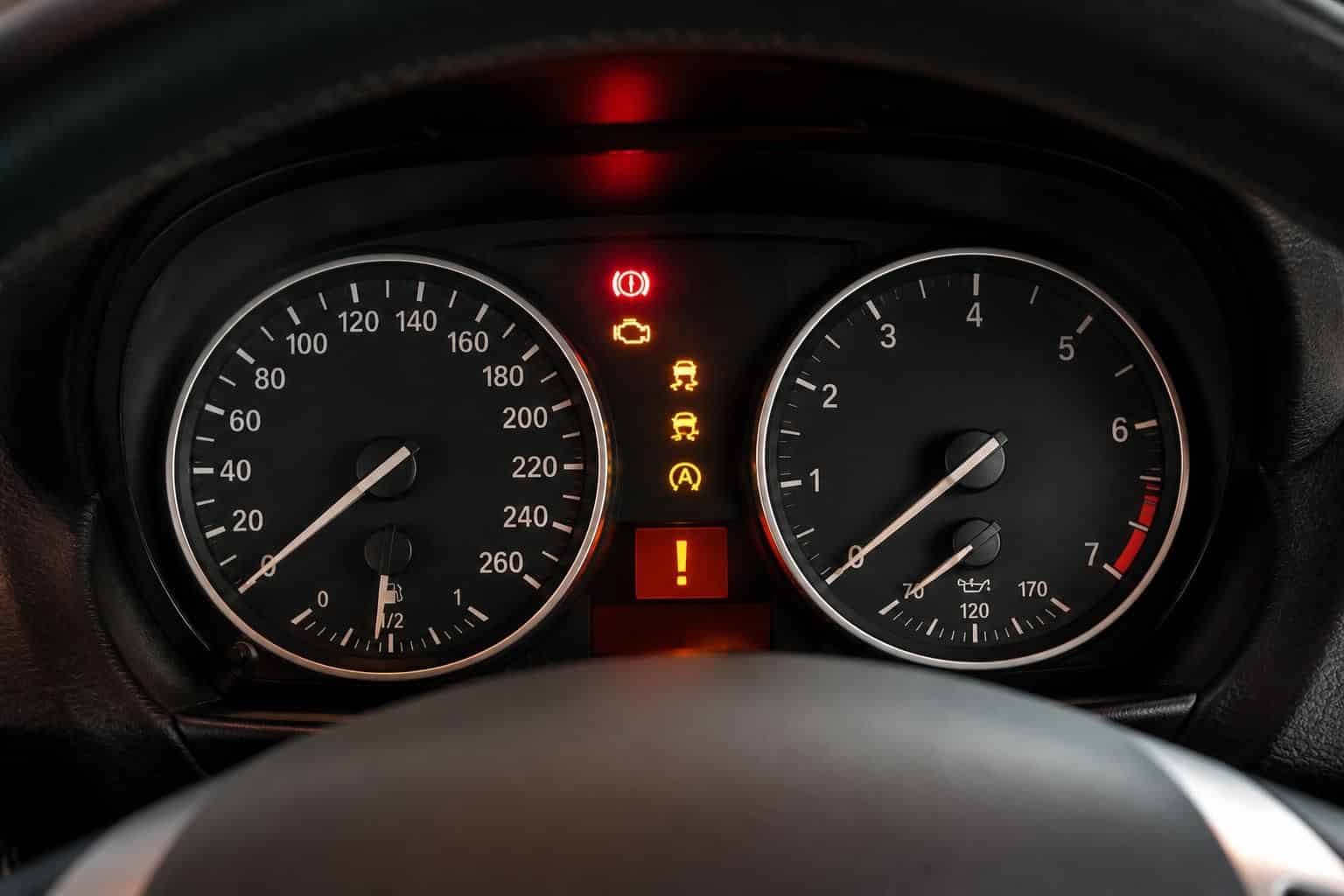 découvrez le décodage des voyants du tableau de bord de votre bmw série 1 et trouvez des solutions pratiques pour chaque alerte de manière simple et efficace.
